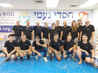 צוות עובדי פוינטר שהגיעו להתנדבות בחסדי נעמי לרגל ראש השנה